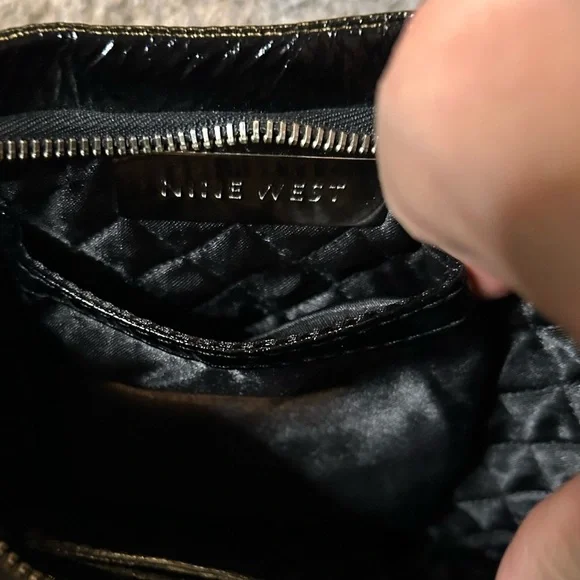 5/$25 Nine West NWOT adorable black and silver shoulder purse - Picture 4 of 7
